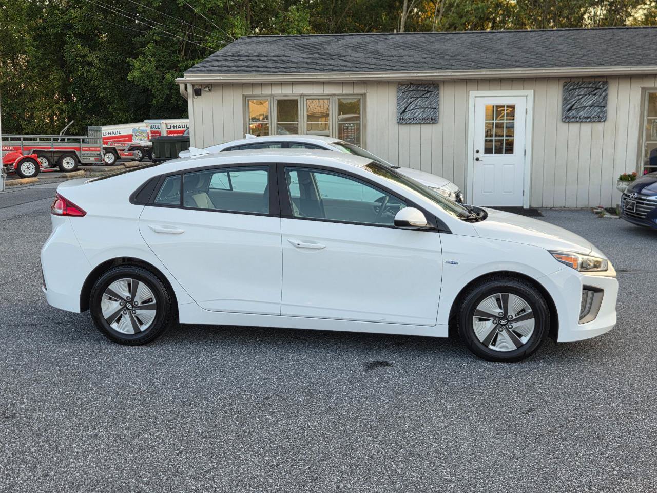 Used 2020 Hyundai Ioniq Blue FWD image 11