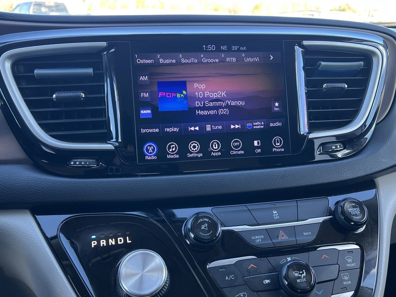 Used 2017 Chrysler Pacifica Touring image 4