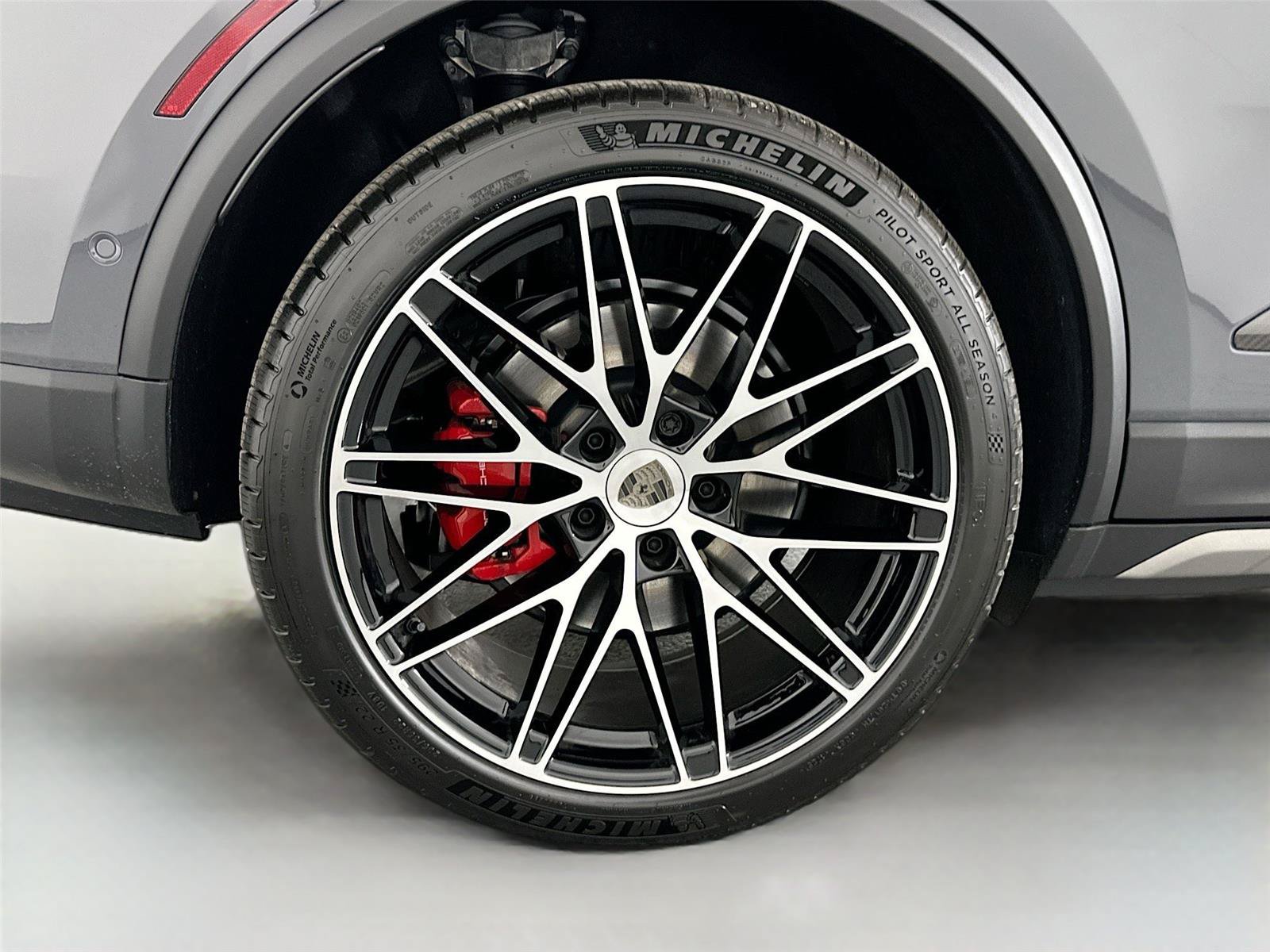 Certified 2025 Porsche Macan Turbo Electric AWD/4WD image 13