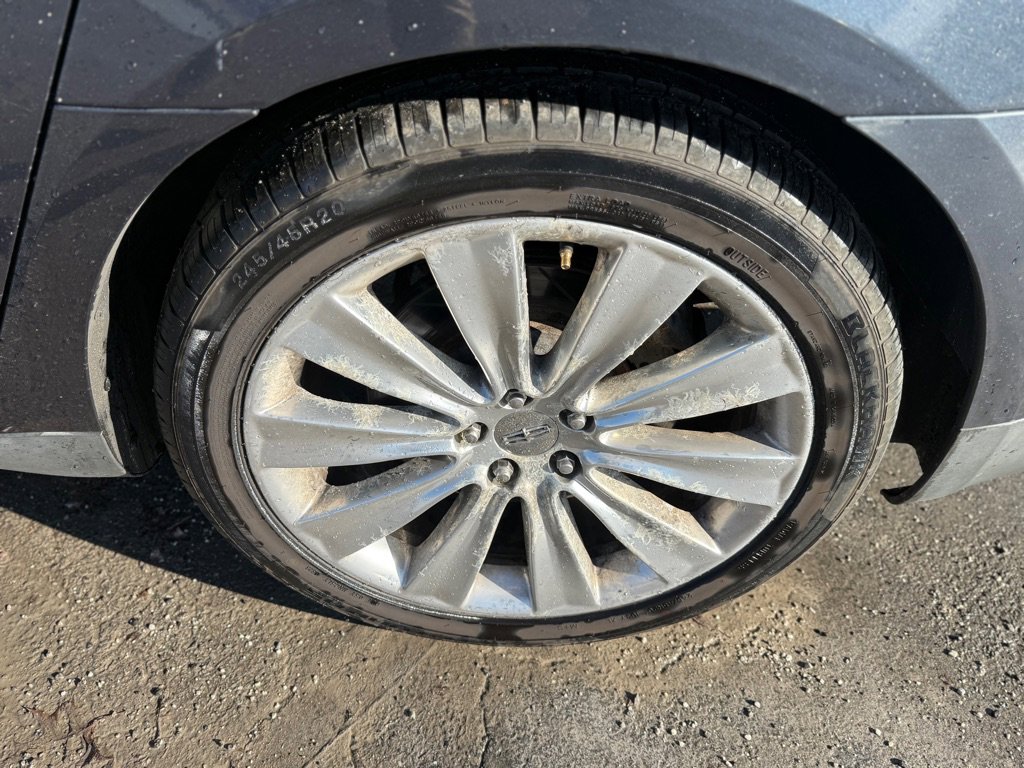 Used 2013 Lincoln MKS AWD image 19