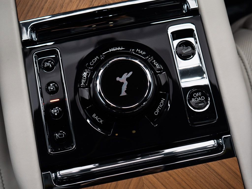 Certified 2020 Rolls-Royce Cullinan image 42