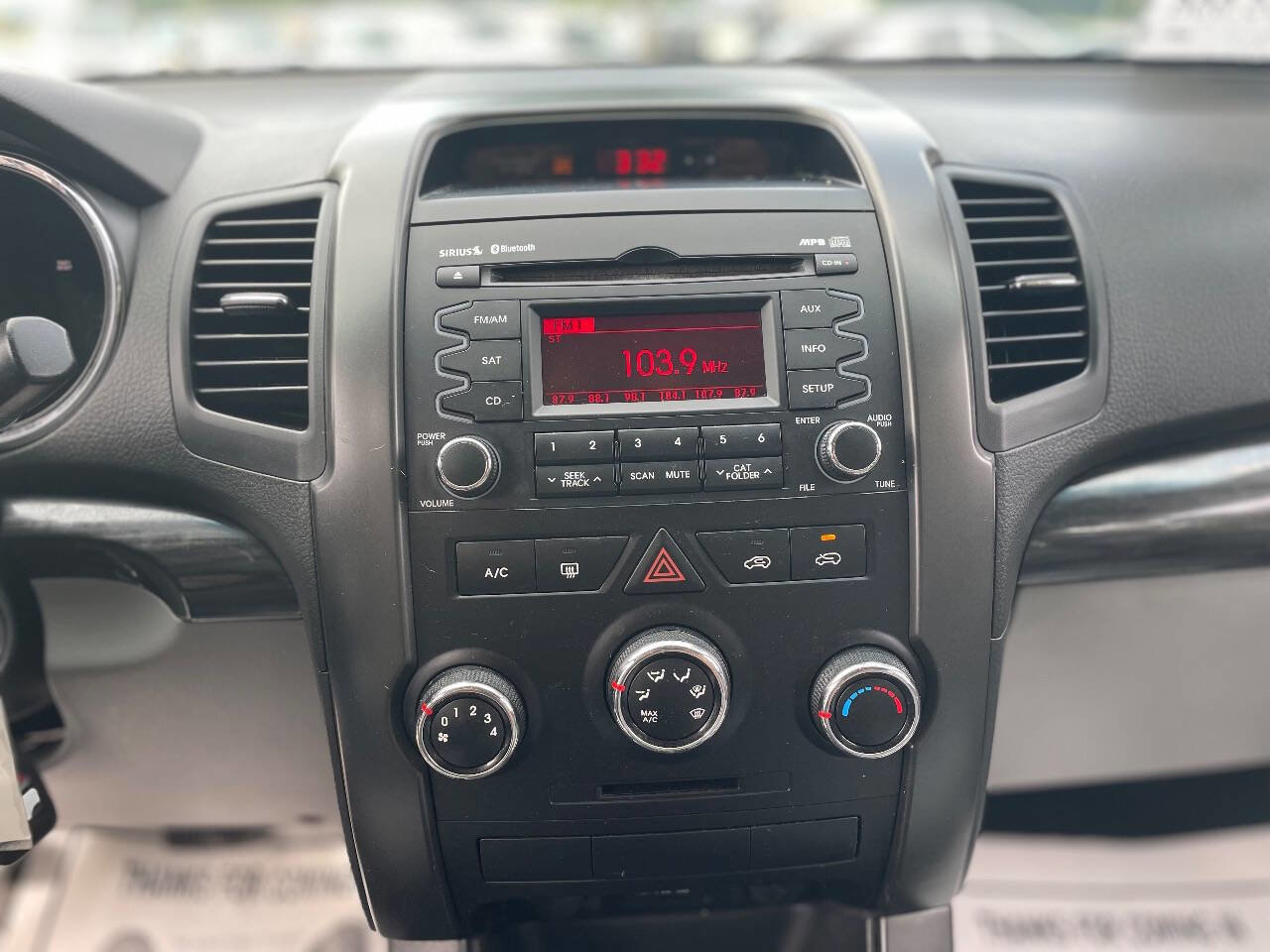 Used 2013 Kia Sorento LX w/ Value Pkg image 14