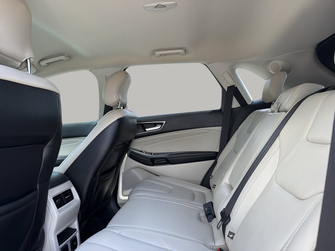 Used 2019 Ford Edge Titanium FWD image 17