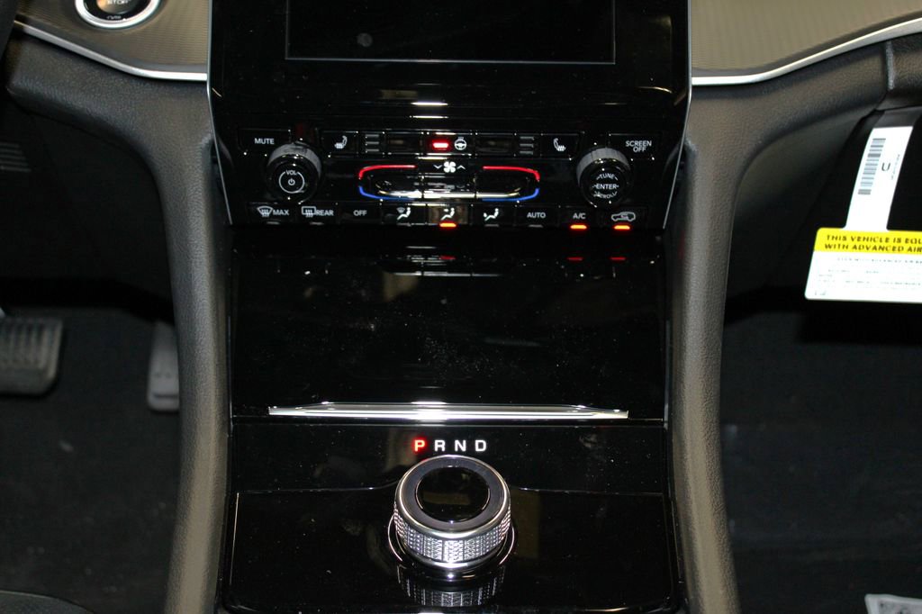 New 2025 Jeep Grand Cherokee Altitude image 20