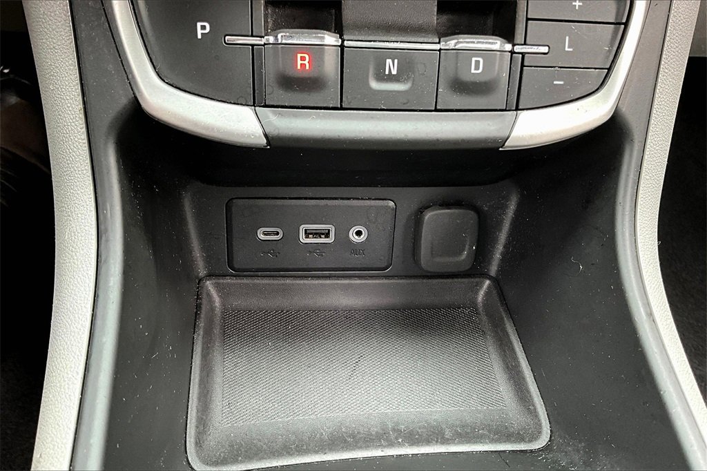 Used 2023 GMC Terrain SLE w/ Driver Convenience Package image 16