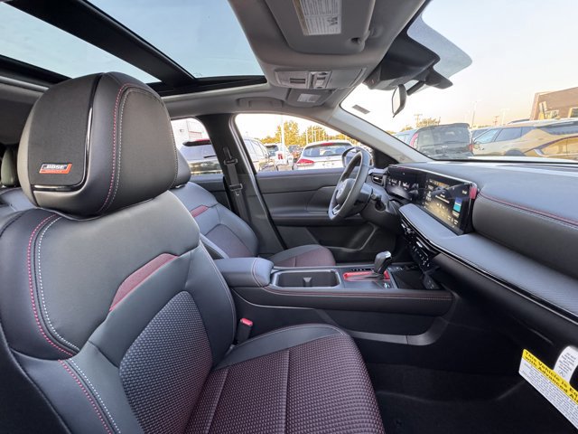 New 2025 Nissan Kicks SR w/ SR Premium Package image 19