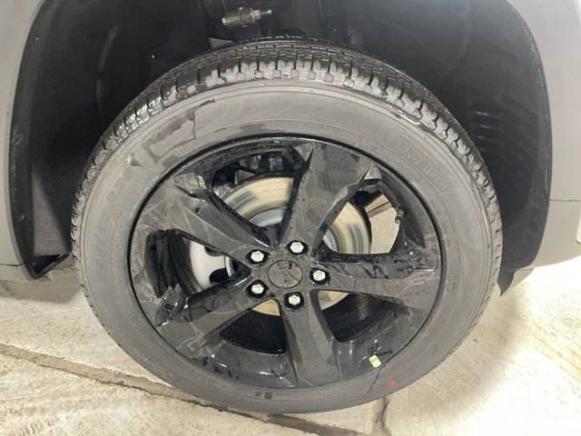 New 2026 Jeep Grand Cherokee Limited w/ Limited Altitude Package image 10