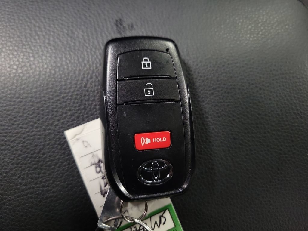 Used 2025 Toyota Tacoma SR5 AWD/4WD image 20