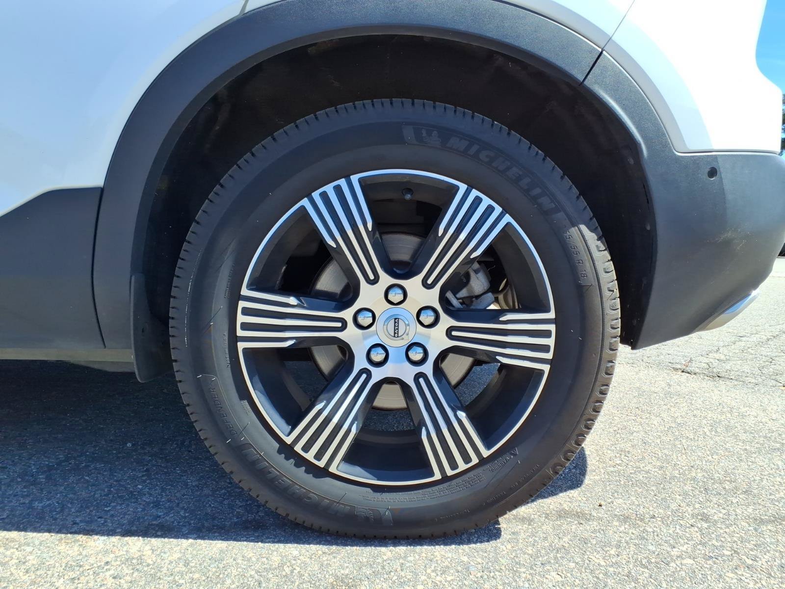 Used 2019 Volvo XC40 T4 Inscription FWD image 24