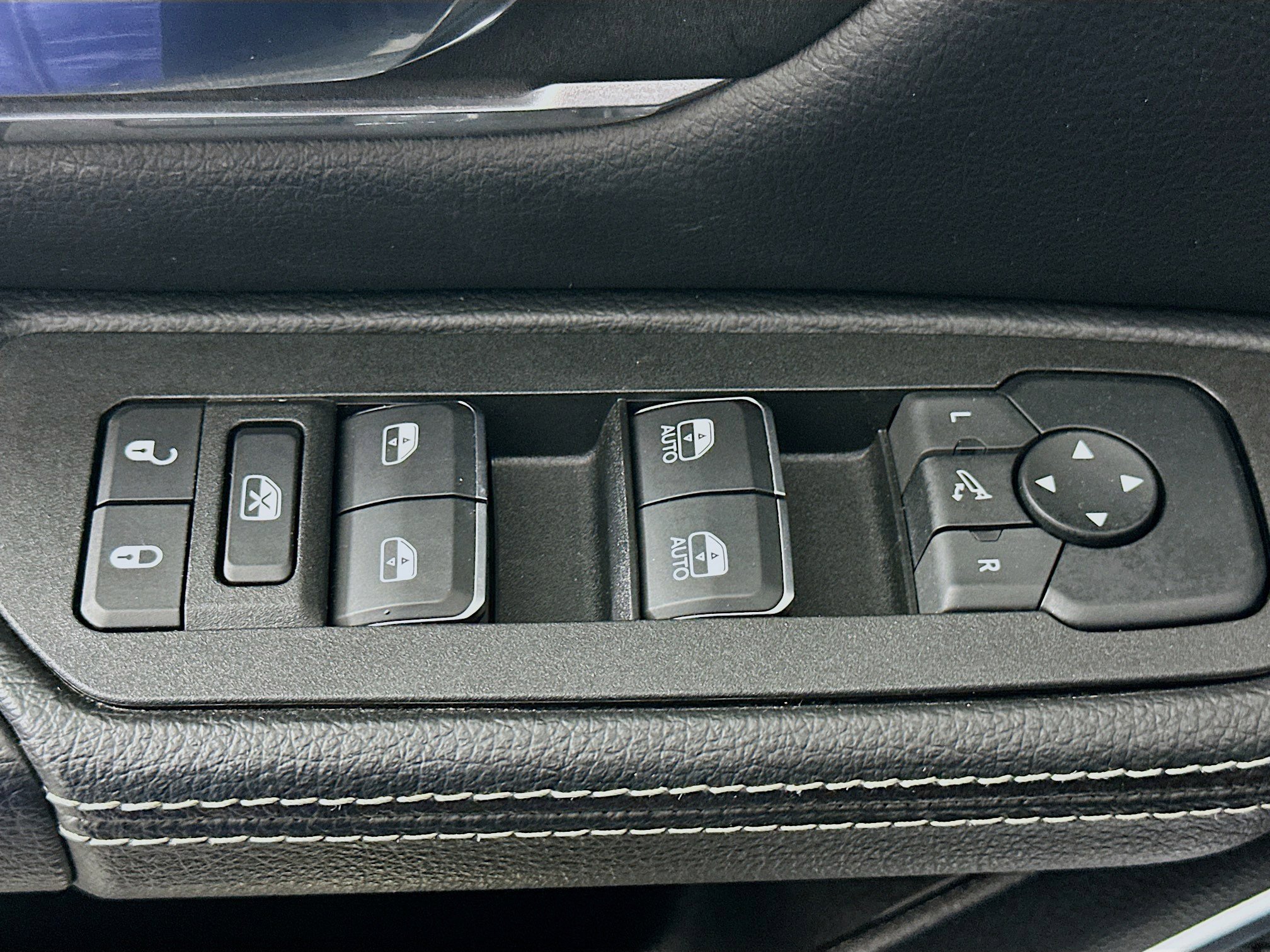 Used 2025 RAM 1500 Laramie image 15