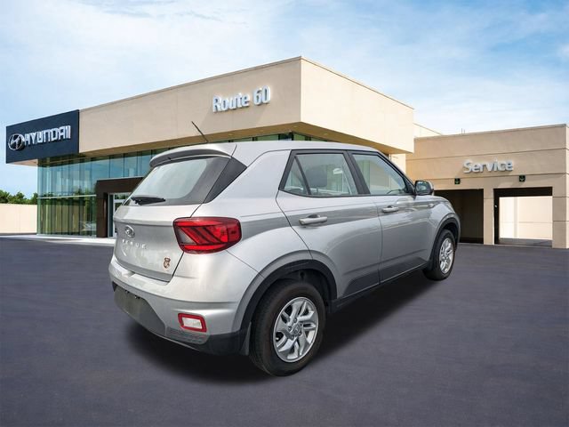 Used 2025 Hyundai Venue SE FWD image 4