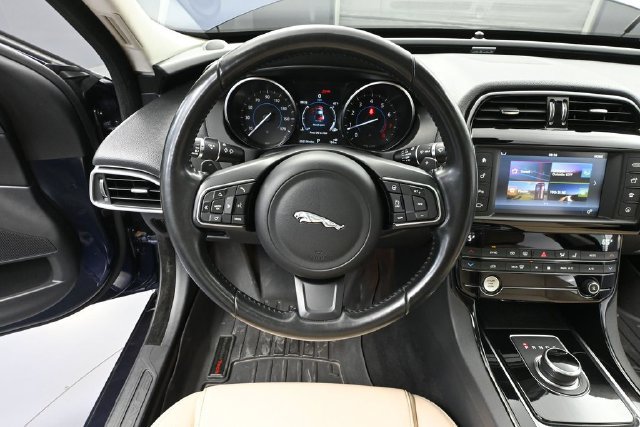 Used 2018 Jaguar XE Premium AWD/4WD image 22