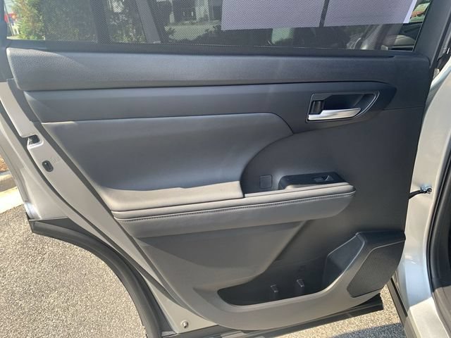 Used 2023 Toyota Highlander XLE FWD image 15