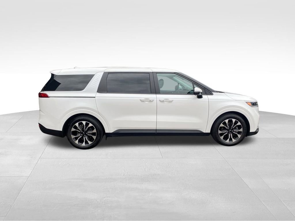 Certified 2023 Kia Carnival EX image 6