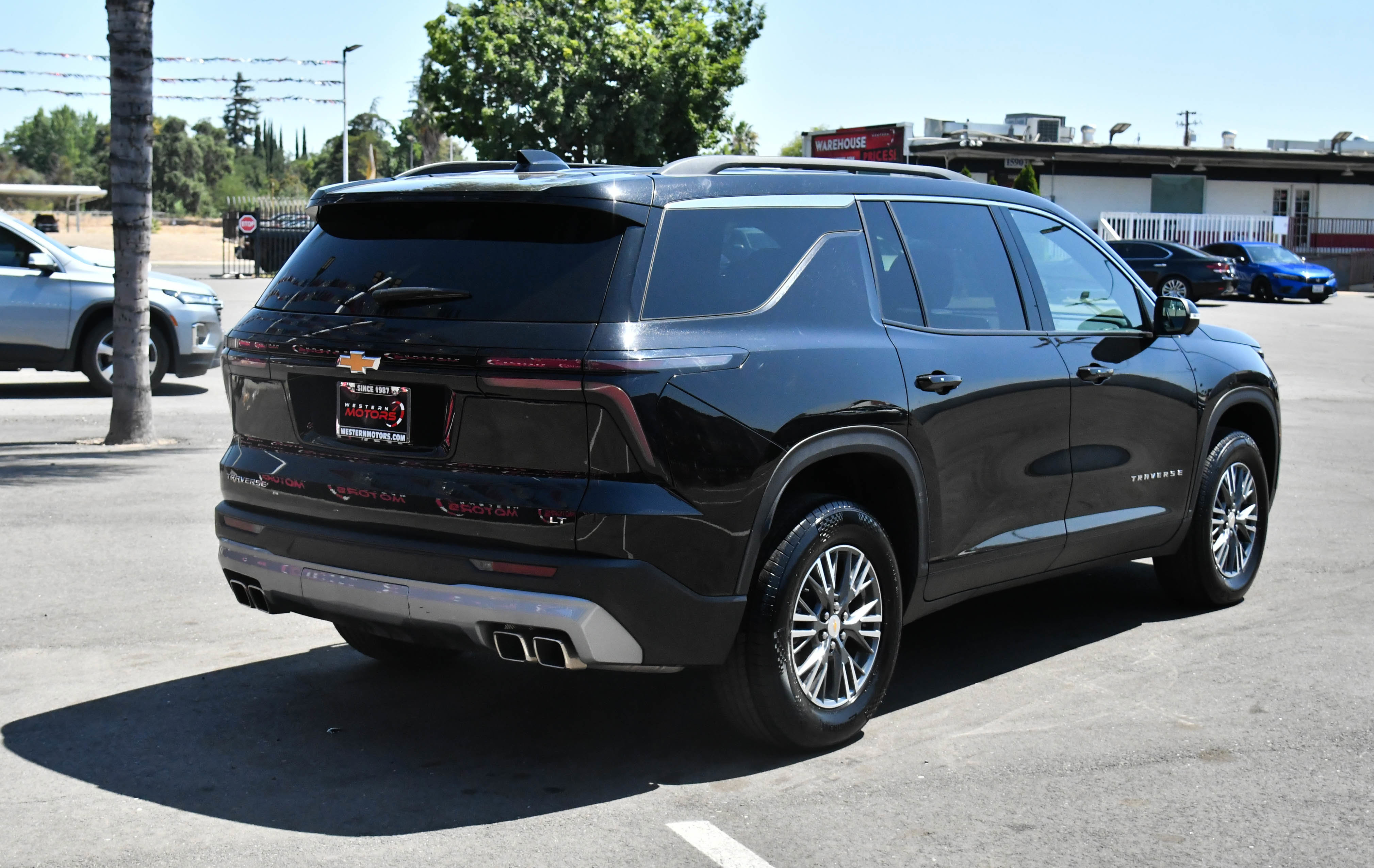 Used 2024 Chevrolet Traverse LT image 8