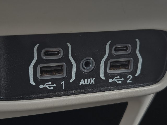 Used 2024 Chrysler Pacifica Touring-L FWD image 29