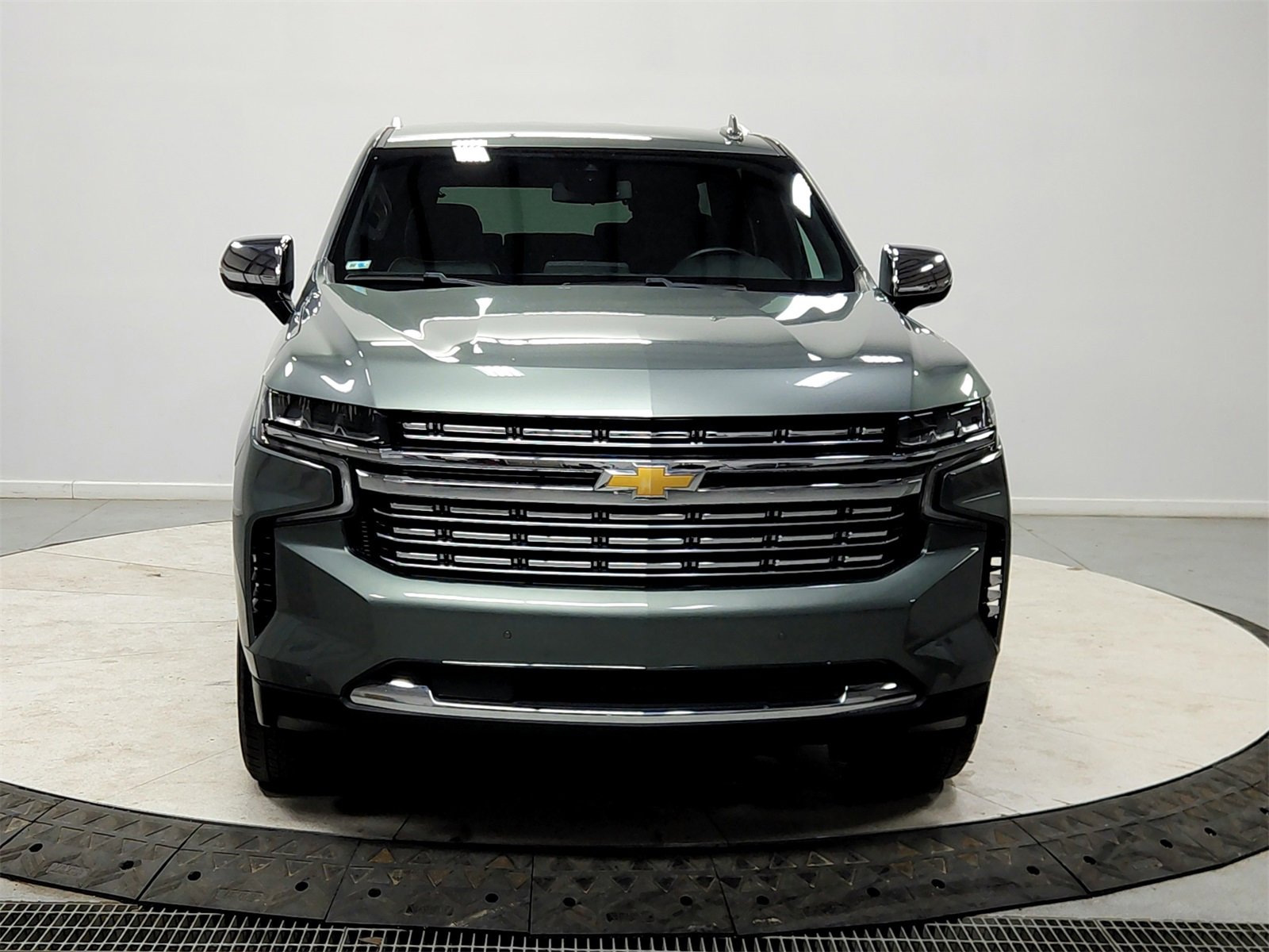 Used 2024 Chevrolet Tahoe Premier image 2