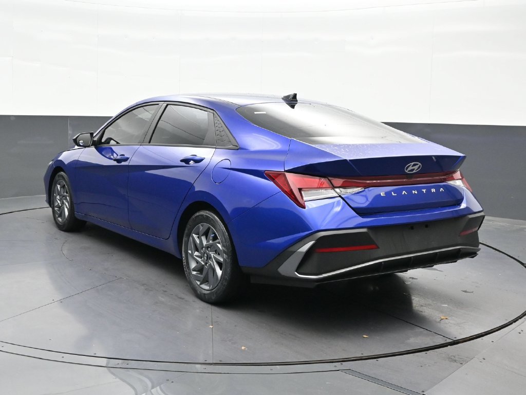 Used 2024 Hyundai Elantra SEL FWD image 3