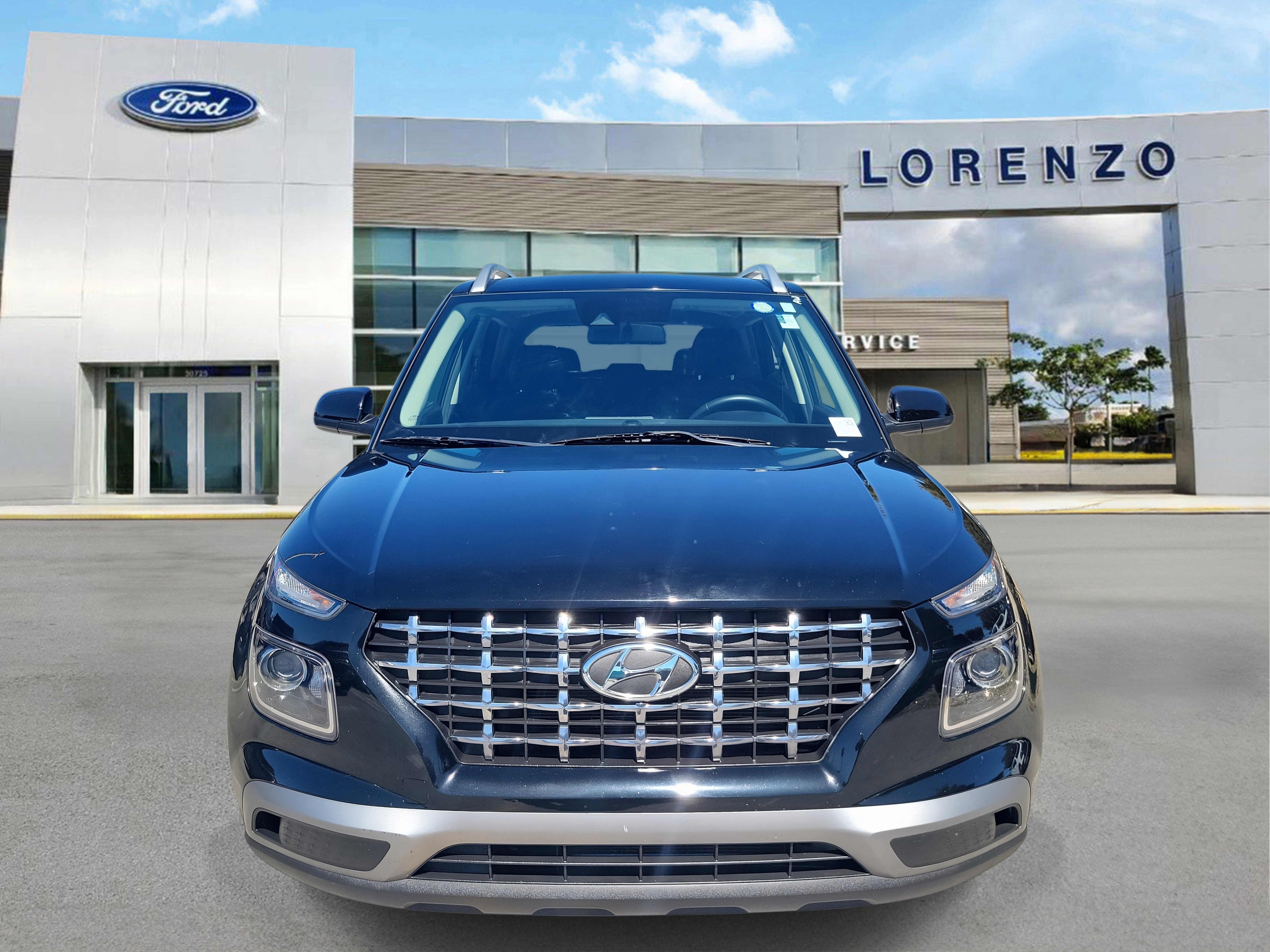 Used 2022 Hyundai Venue SEL FWD image 2