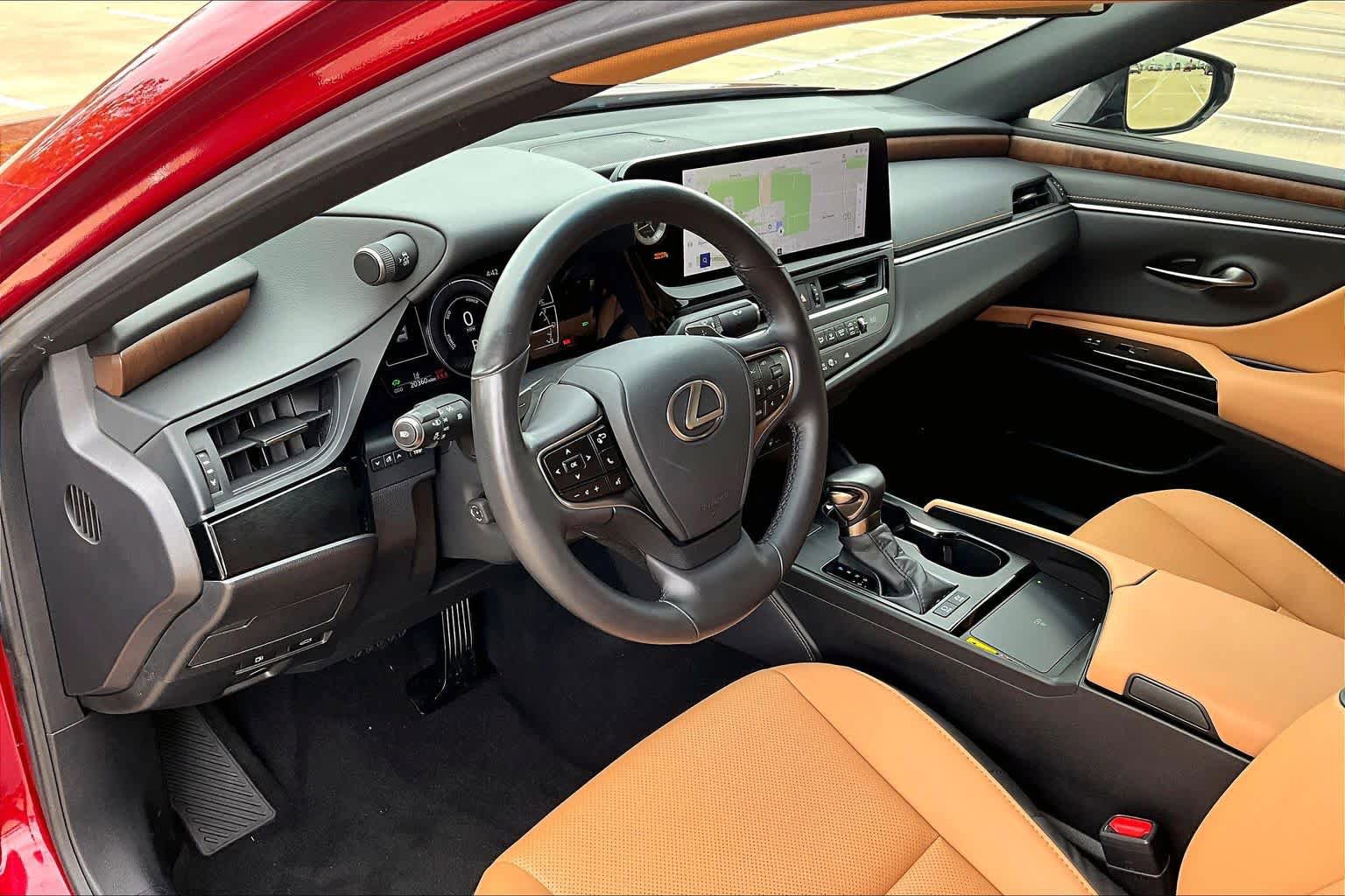 Certified 2025 Lexus ES 300h w/ Premium Package image 18
