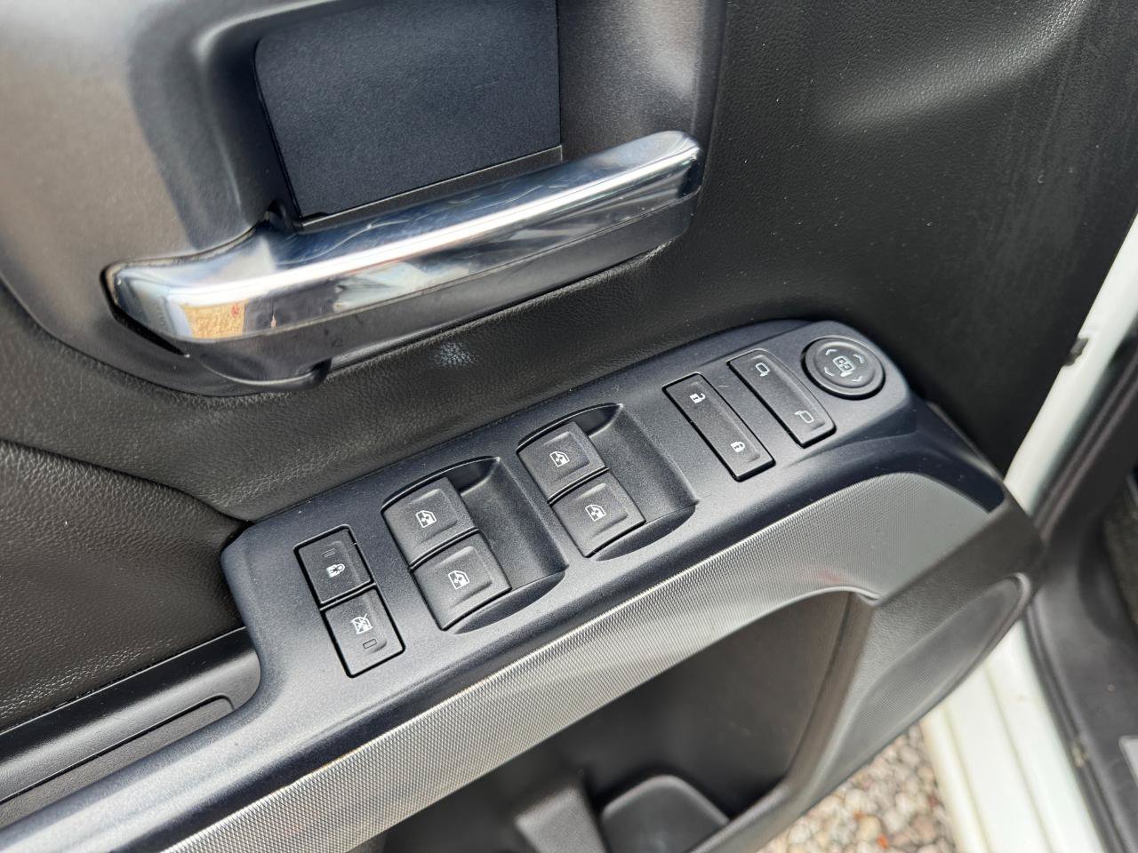 Used 2018 Chevrolet Silverado 1500 LT w/ All Star Edition AWD/4WD image 25