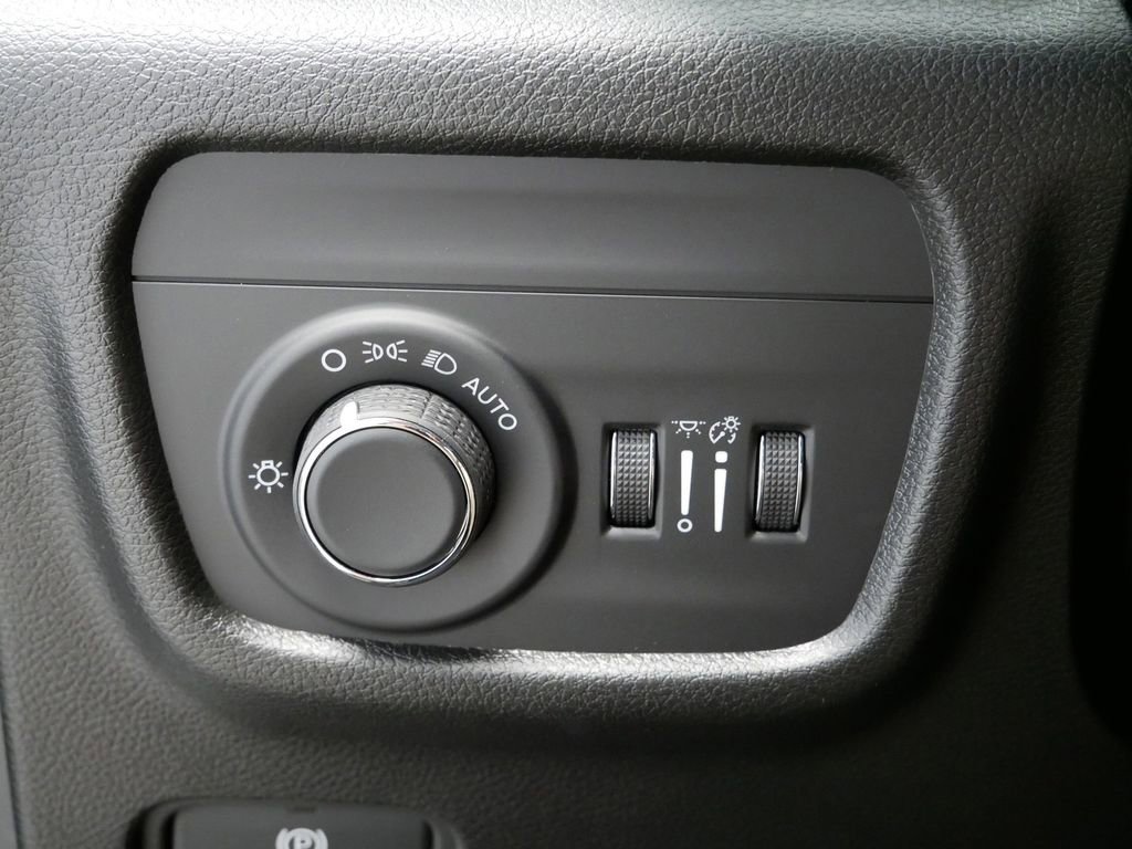 New 2025 Jeep Grand Cherokee Laredo w/ Luxury Tech Group I image 24