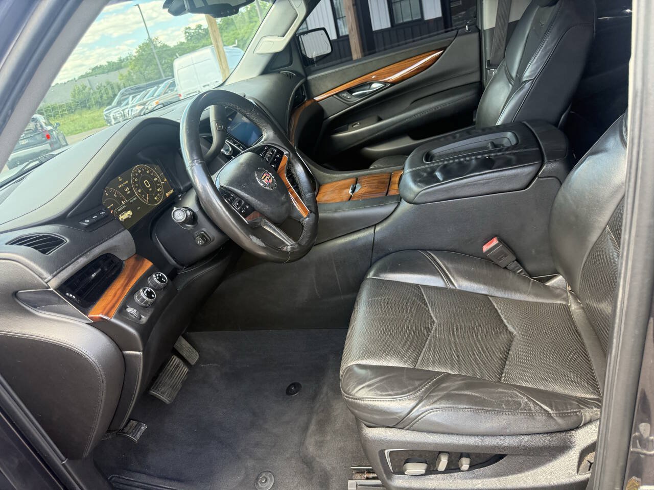 Used 2015 Cadillac Escalade Luxury AWD/4WD image 18