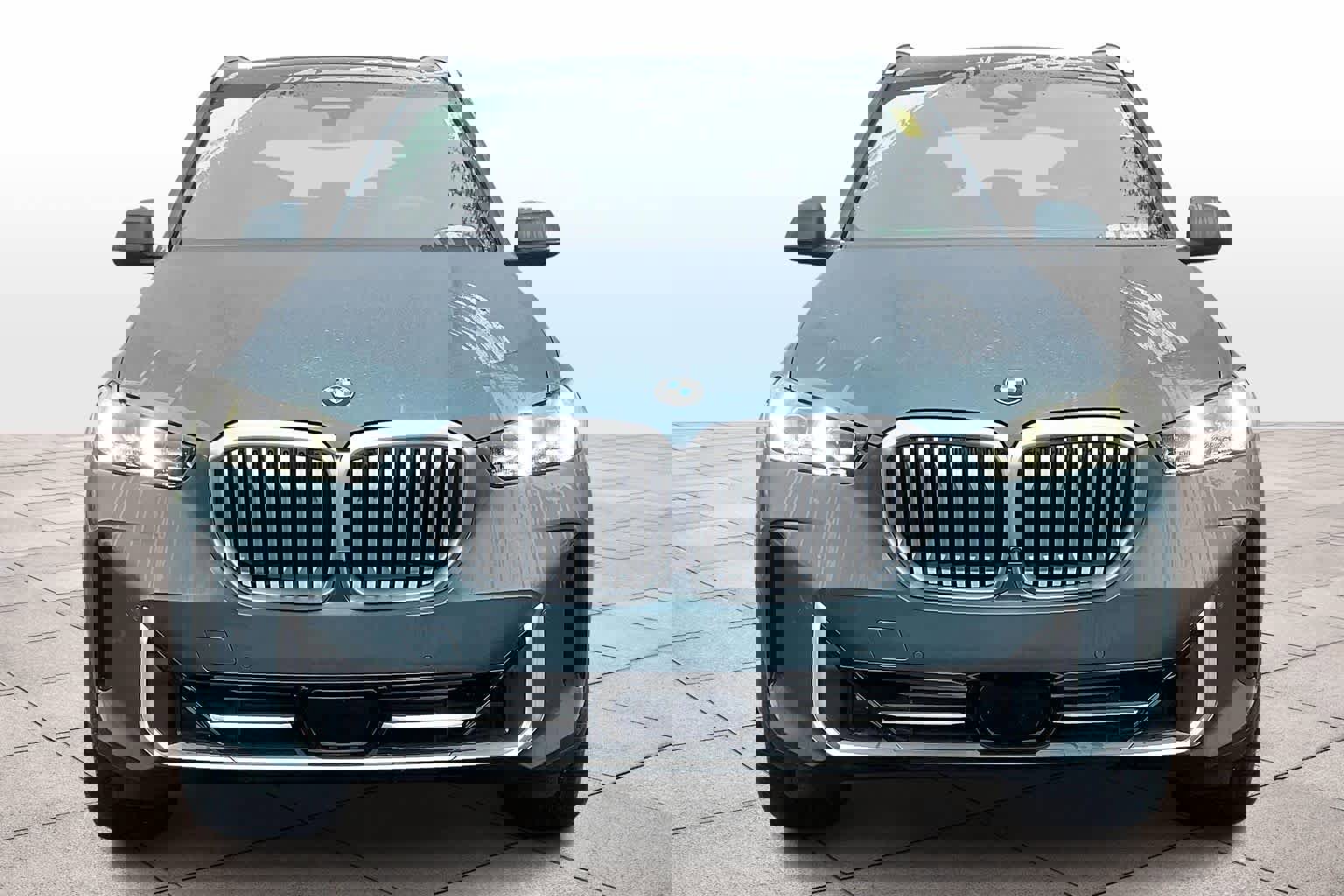 Used 2025 BMW X5 xDrive40i w/ Parking Assistance Package image 2