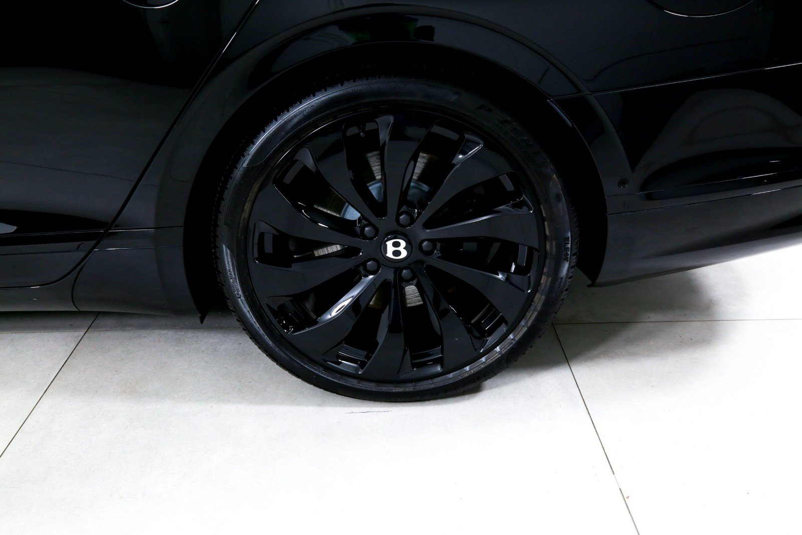 Used 2025 Bentley Flying Spur Plug-In Hybrid AWD/4WD image 34