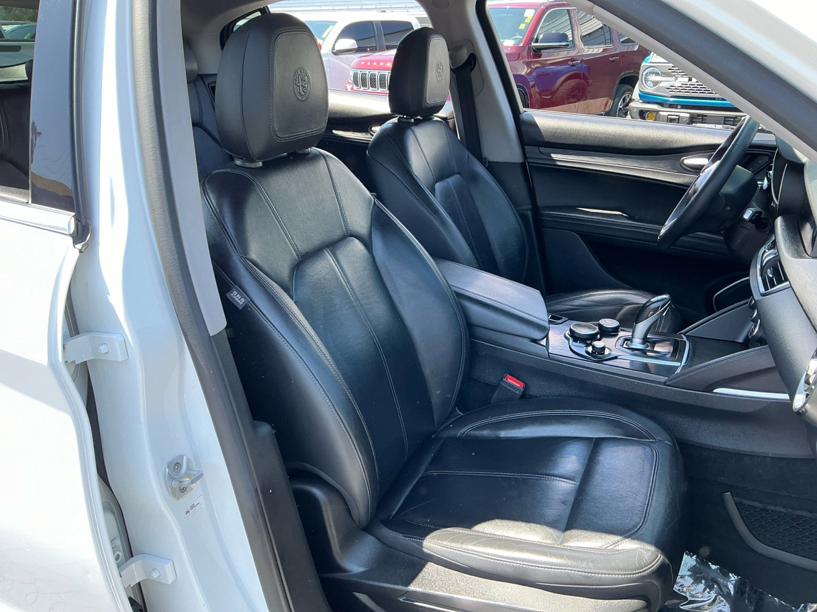 Used 2018 Alfa Romeo Stelvio AWD image 21