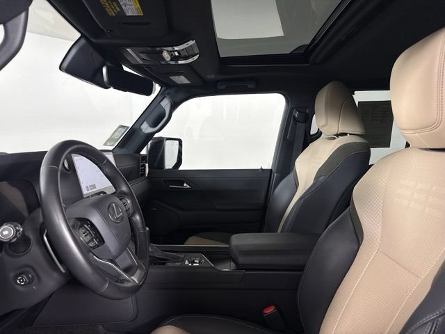 Used 2024 Lexus GX 550 AWD/4WD image 19