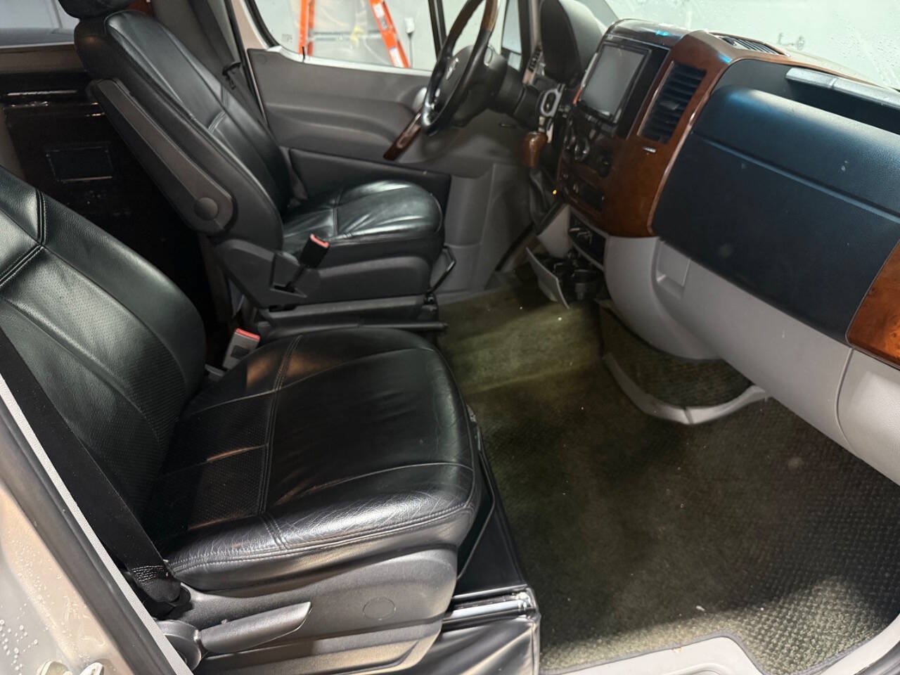 Used 2009 Dodge Sprinter 2500 RWD image 29