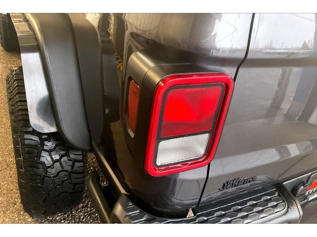 Used 2021 Jeep Gladiator Rubicon w/ Cold Weather Group AWD/4WD image 30
