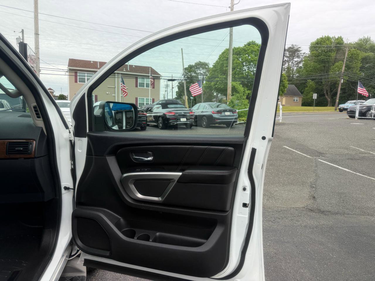 Used 2015 Nissan Armada Platinum w/ 2nd Row Captain Seat Package AWD/4WD image 21
