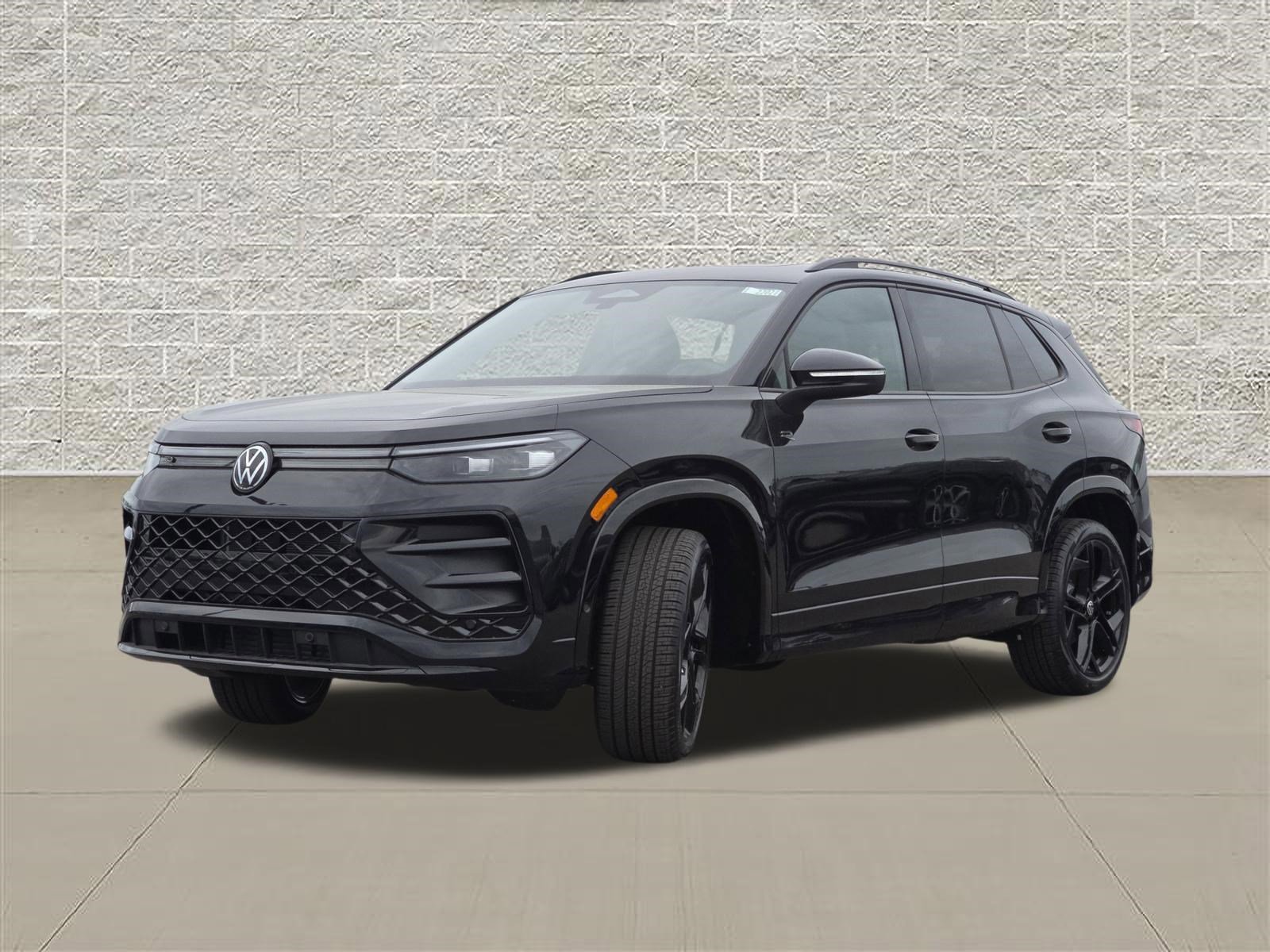 New 2026 Volkswagen Tiguan SE R-Line AWD/4WD image 3