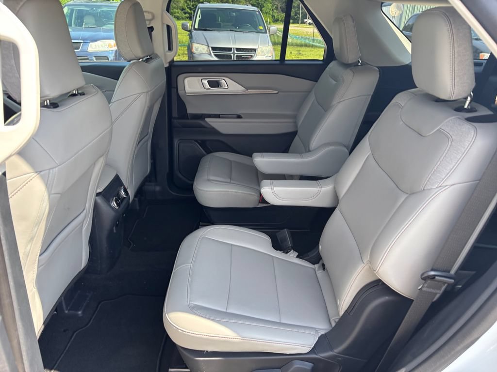Used 2025 Ford Explorer Active w/ Active Comfort Package AWD/4WD image 21