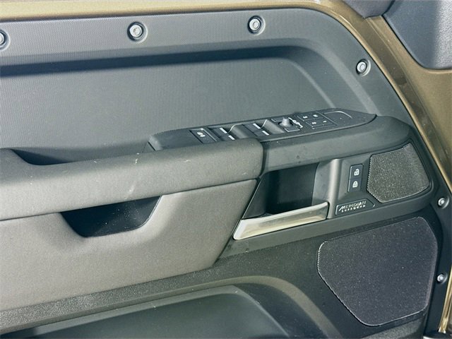 New 2026 Land Rover Defender 110 X-Dynamic SE image 20