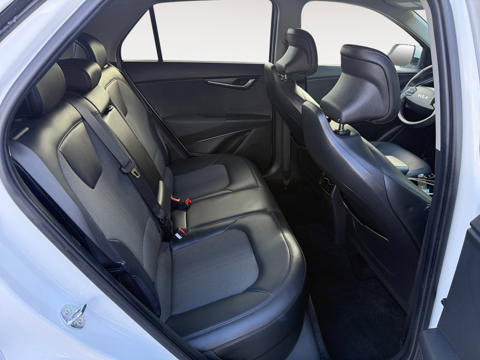 Used 2023 Kia Niro EX FWD image 18