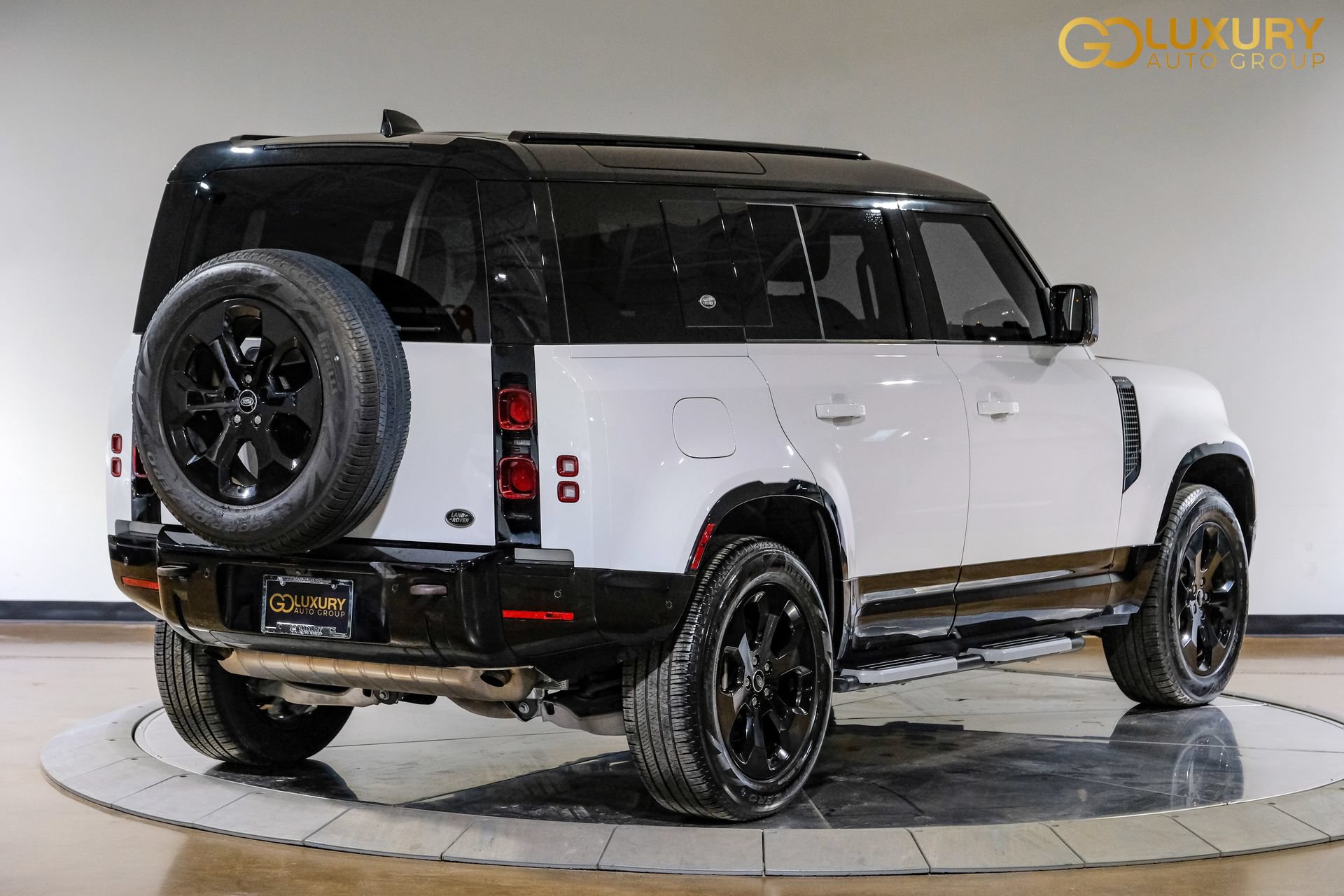 Used 2023 Land Rover Defender 110 X-Dynamic SE AWD/4WD image 10