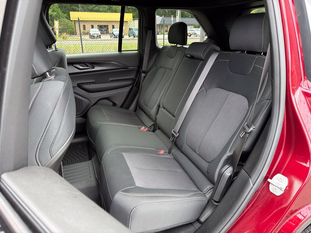 Used 2025 Jeep Grand Cherokee Laredo X w/ Luxury Tech Group I AWD/4WD image 20