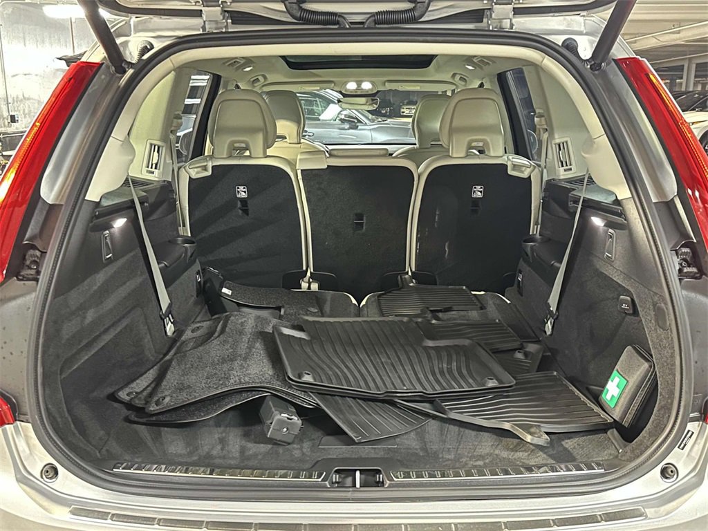 Used 2025 Volvo XC90 B5 Plus image 14