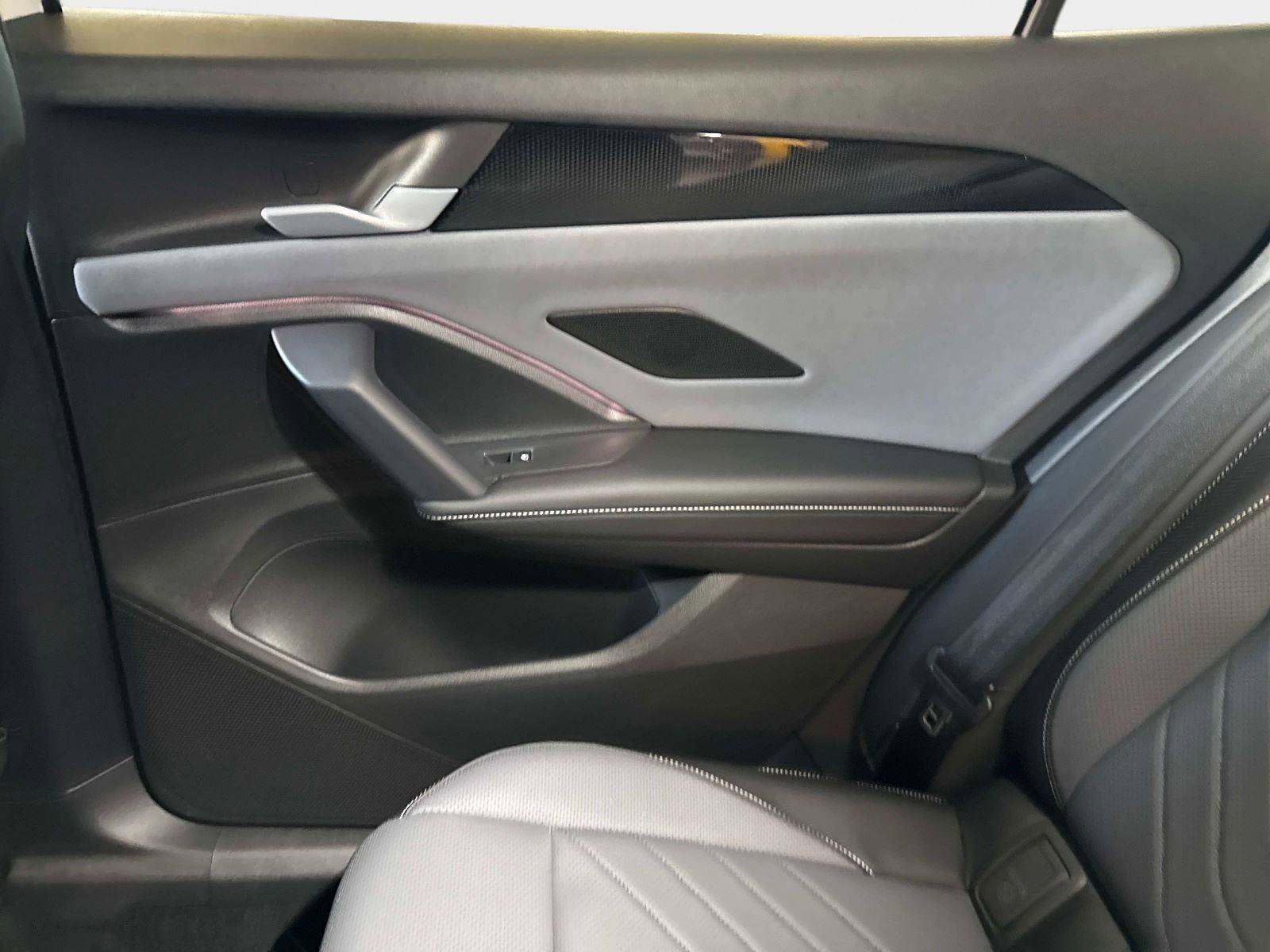 New 2026 Volkswagen Tiguan SE image 15