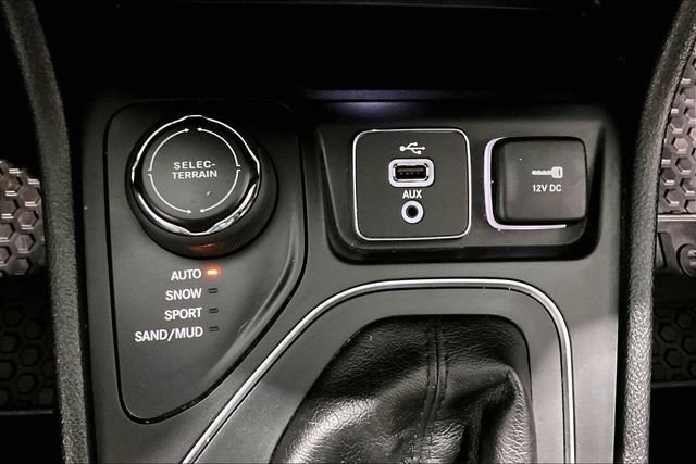 Used 2019 Jeep Cherokee Latitude Plus w/ Cold Weather Group AWD/4WD image 21