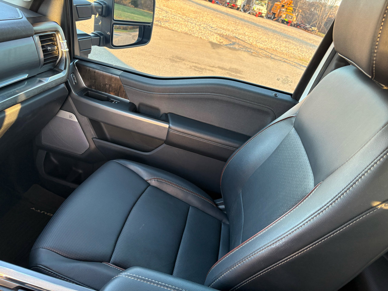 Used 2023 Ford F350 Lariat image 24