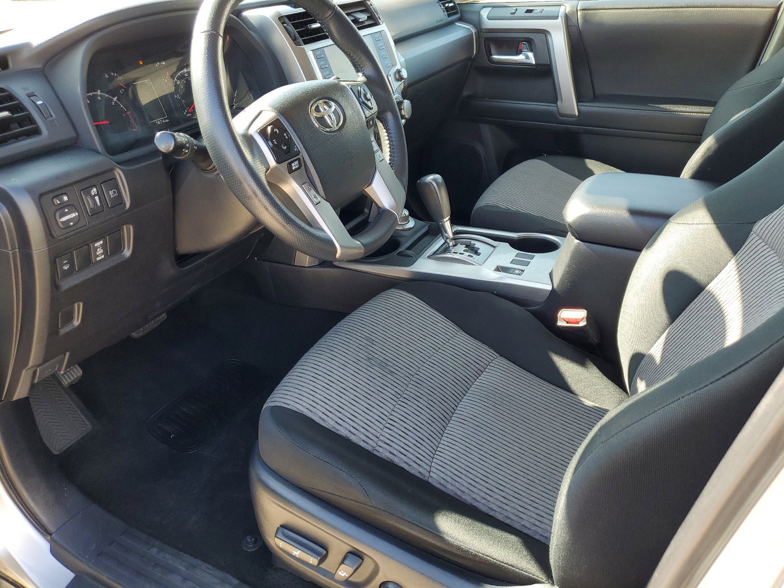 Used 2020 Toyota 4Runner SR5 AWD/4WD image 14