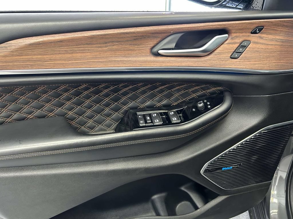 Used 2023 Jeep Grand Cherokee L Summit w/ Rear Seat Video Group I AWD/4WD image 19