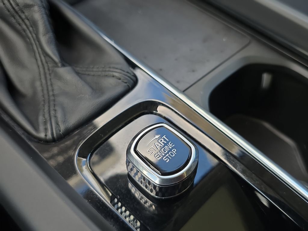 Certified 2022 Volvo V60 T5 Cross Country w/ Climate Package image 32