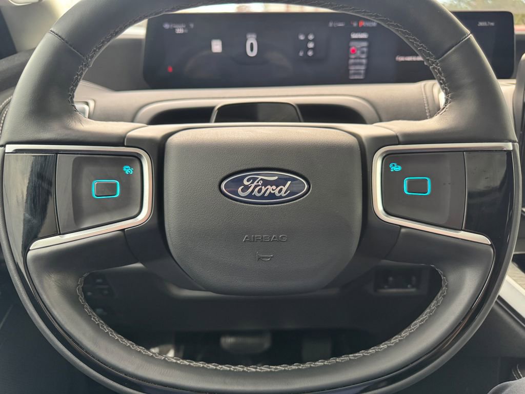 Used 2025 Ford Expedition Platinum w/ Driver's Package image 32