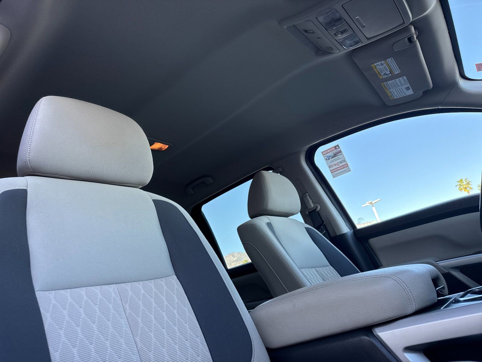 Used 2021 Nissan Titan SV w/ SV Convenience Package image 15