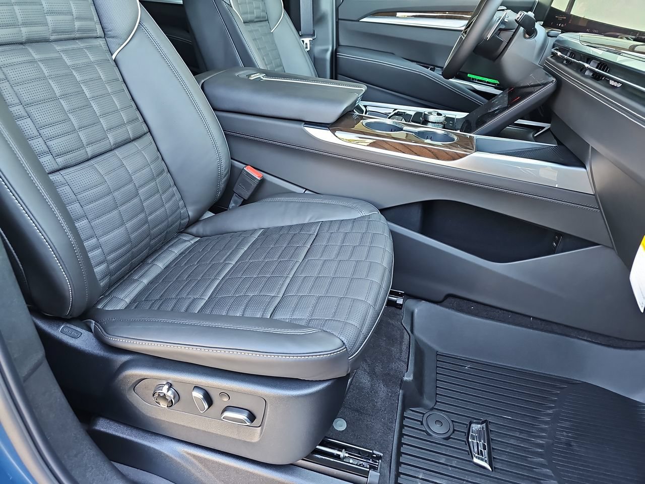 New 2026 Cadillac Escalade Platinum Sport w/ LPO, ONYX Package AWD/4WD image 10